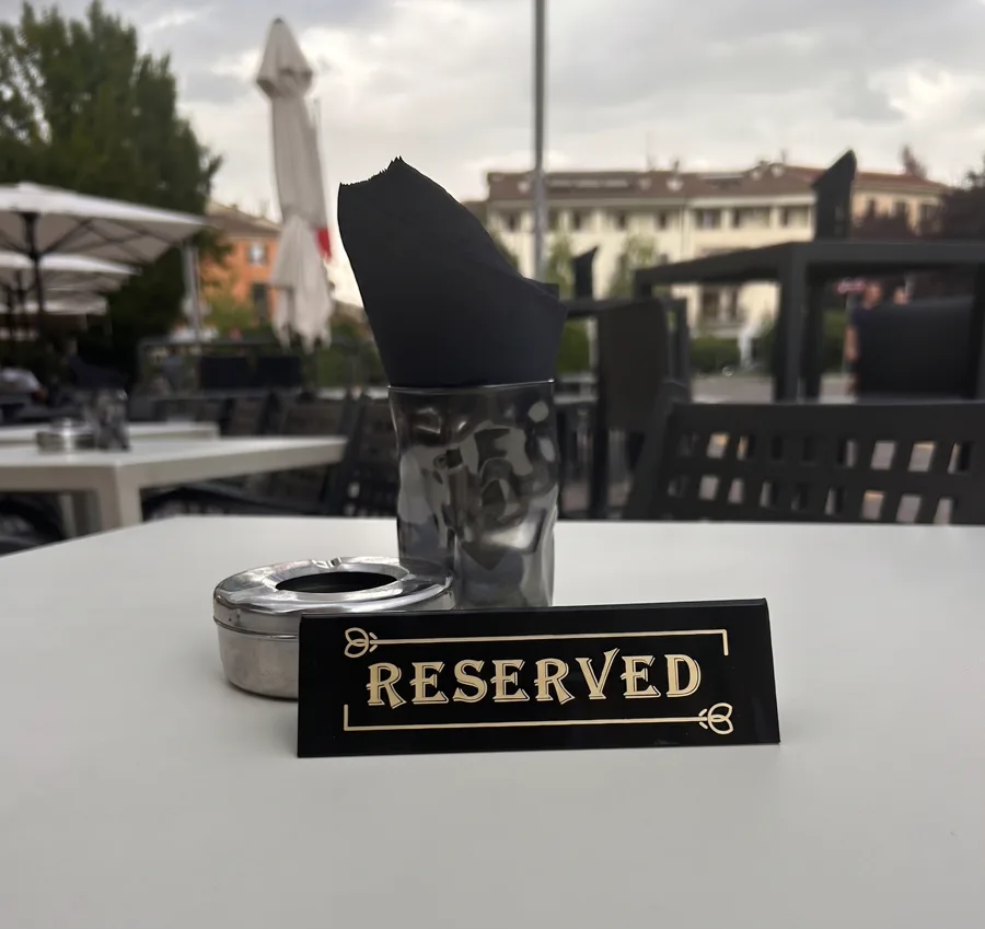 Tavolo riservato nella terrazza di Il Posto